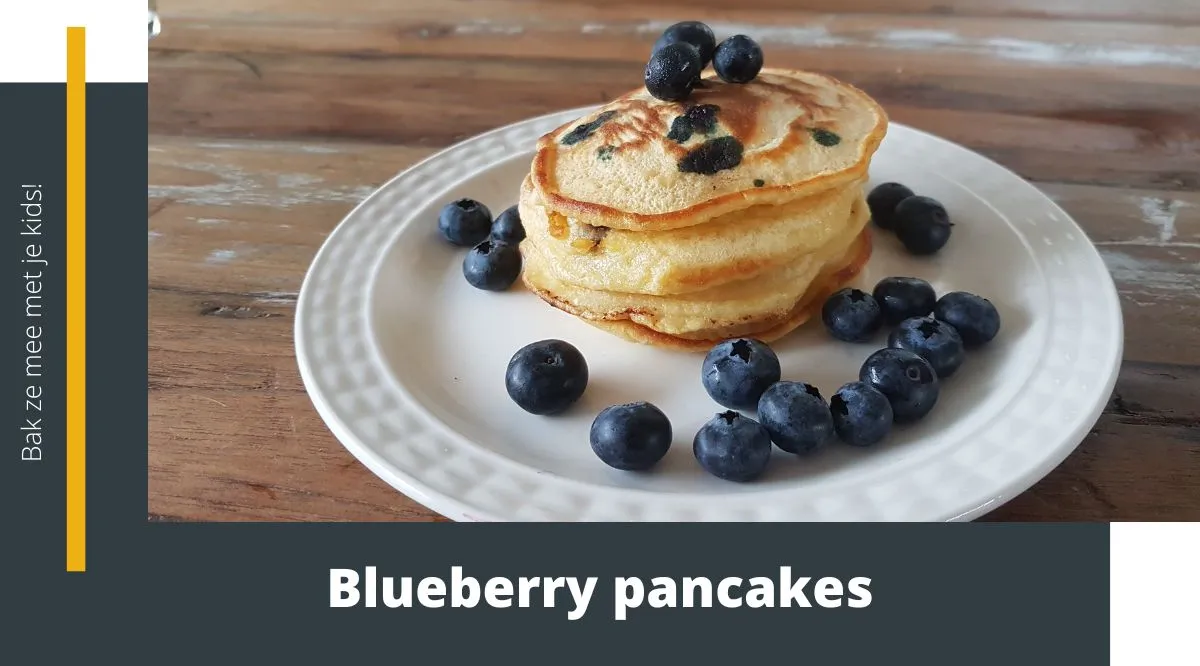 Blueberry pancakes of blauwe bessen pancakes.
